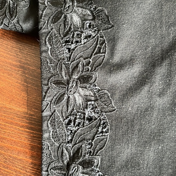 Size 6 Highwaist Jeans Embroidered Sides - Picture 3 of 9